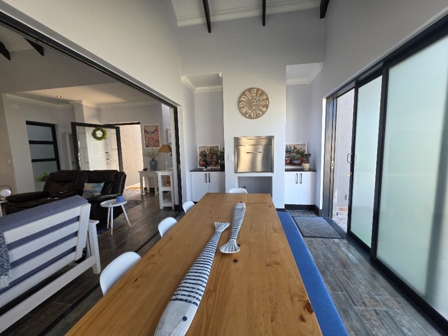 2 Bedroom Property for Sale in Outeniquasbosch Western Cape